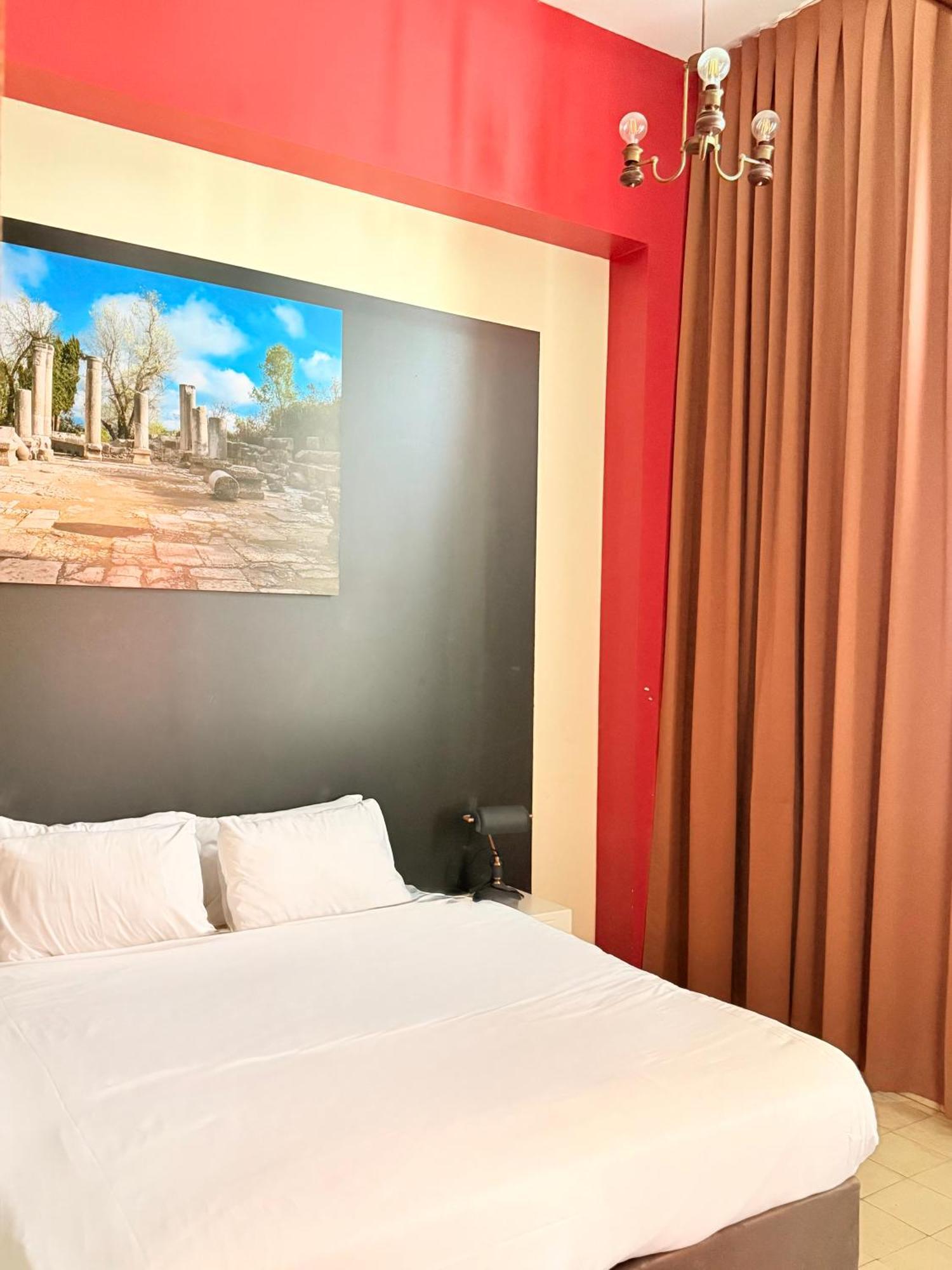 Inta Hotel (Adults Only) Тель-Авів Екстер'єр фото