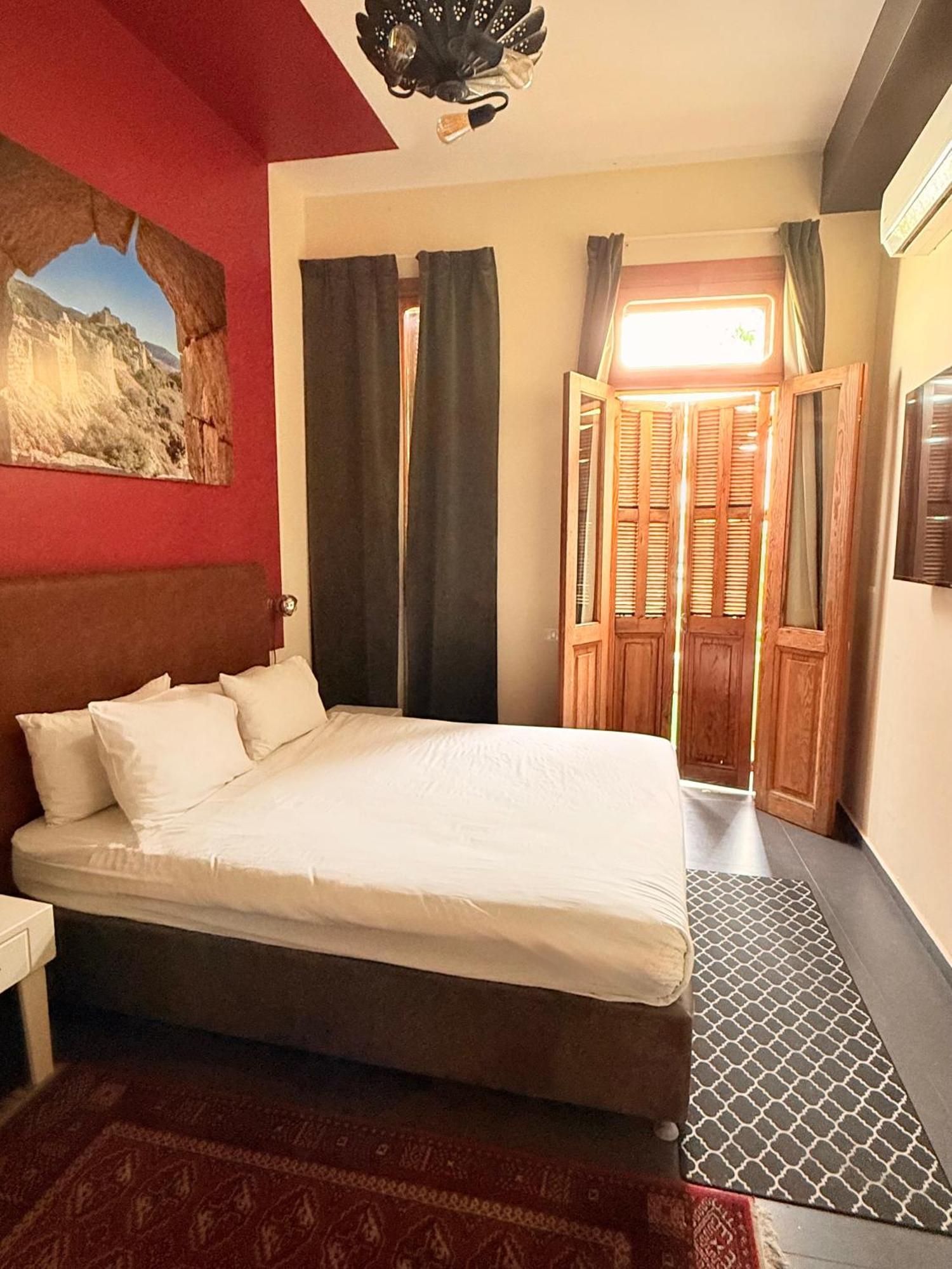 Inta Hotel (Adults Only) Тель-Авів Екстер'єр фото