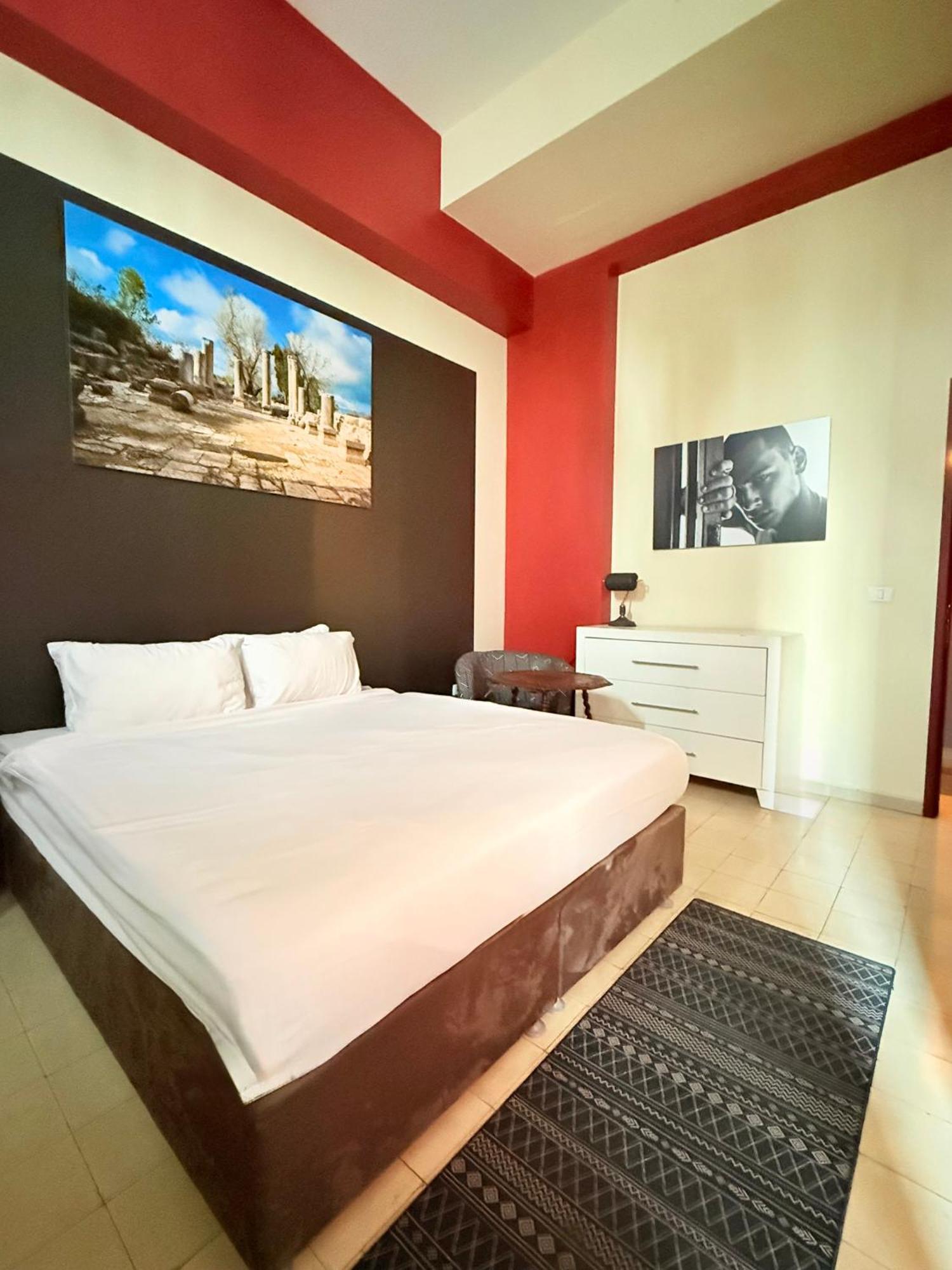 Inta Hotel (Adults Only) Тель-Авів Екстер'єр фото