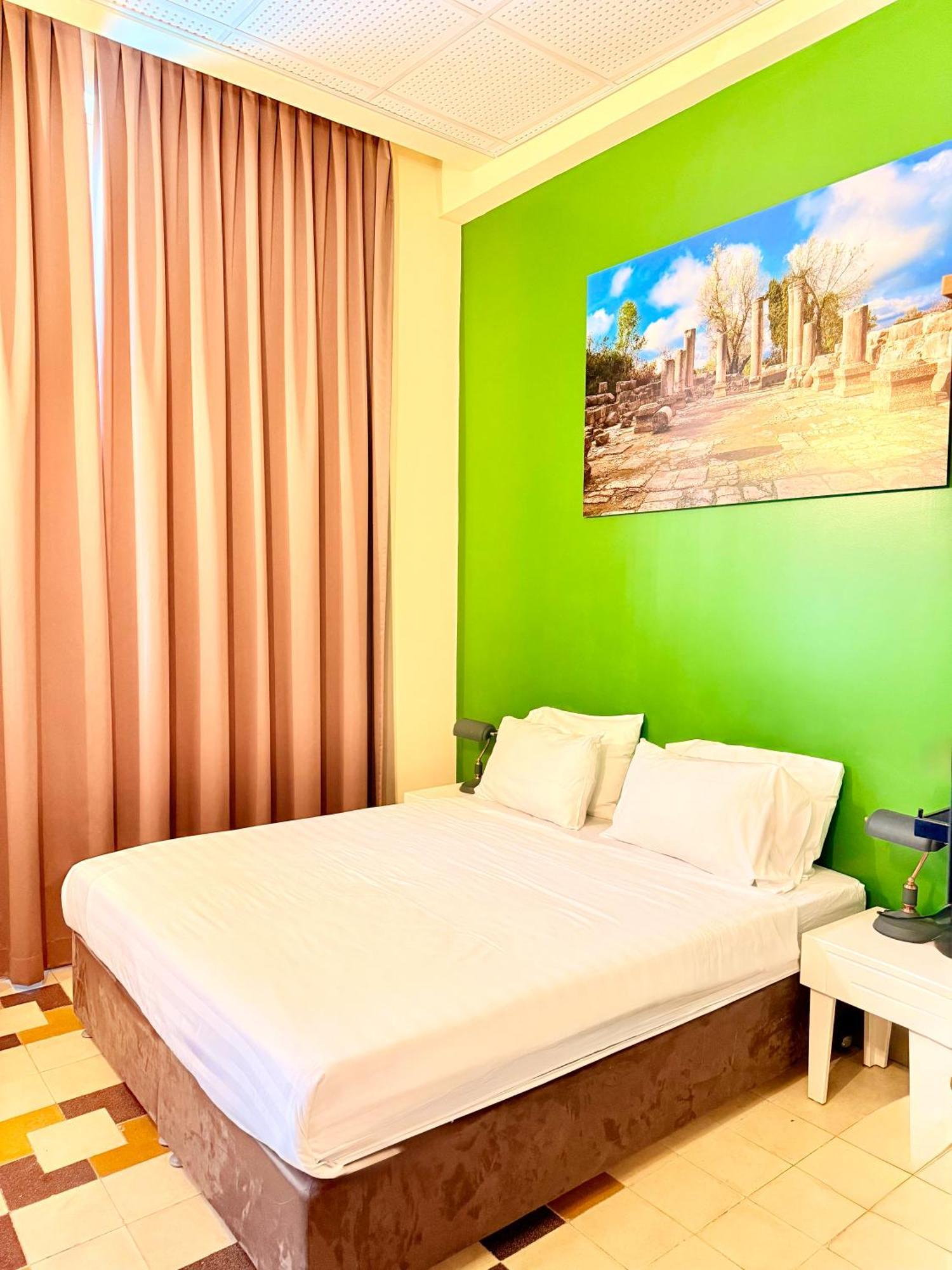 Inta Hotel (Adults Only) Тель-Авів Екстер'єр фото