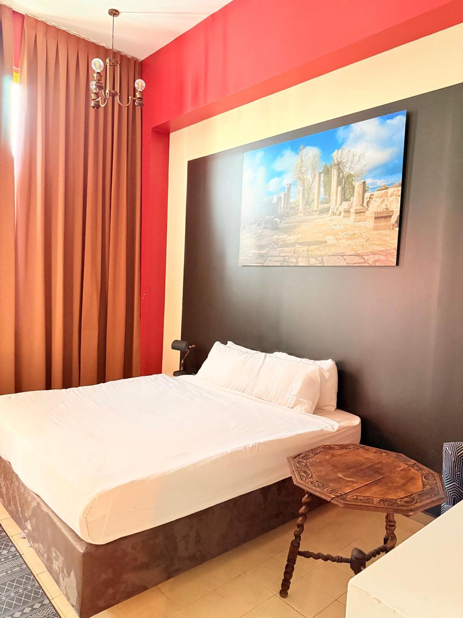 Inta Hotel (Adults Only) Тель-Авів Екстер'єр фото